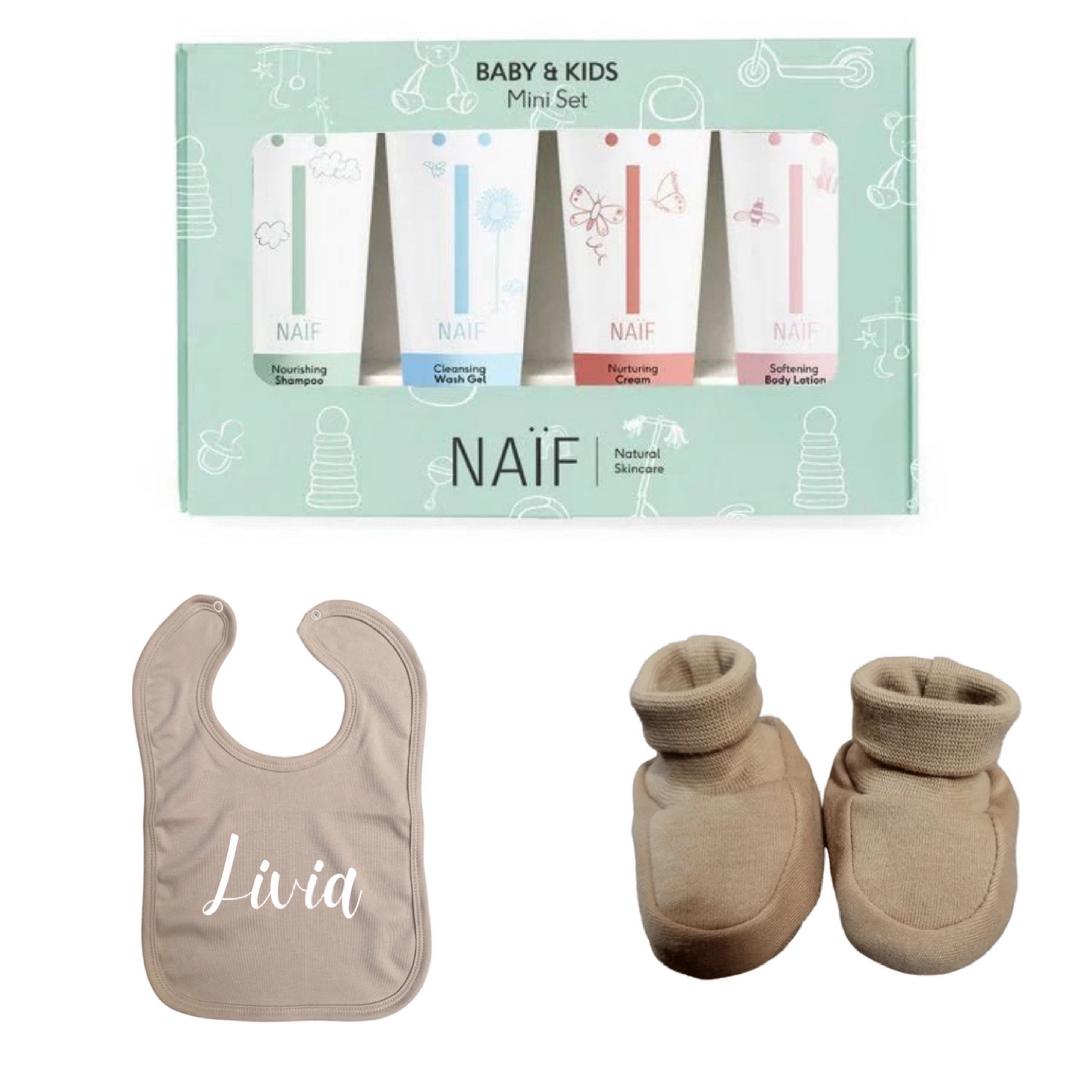 Baby's Favourite | Newbornset | Slabbetje met naam, bijpassende Slofjes en Naïf mini setje | Sand