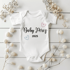 Babysfavourite.nl | Romper | Baby + naam + jaar en 2 hartjes