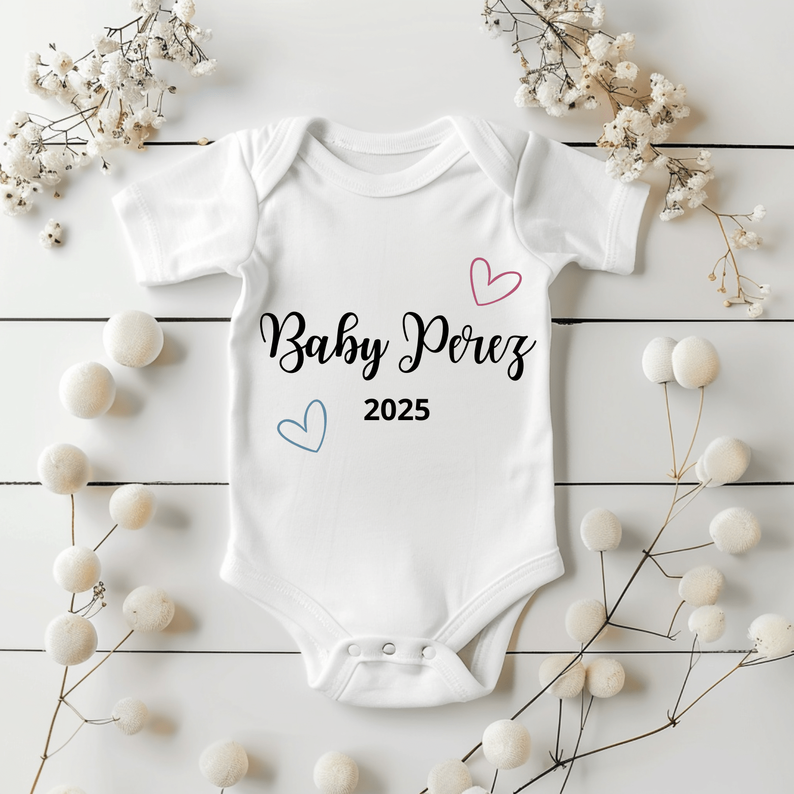 Babysfavourite.nl | Romper | Baby + naam + jaar en 2 hartjes